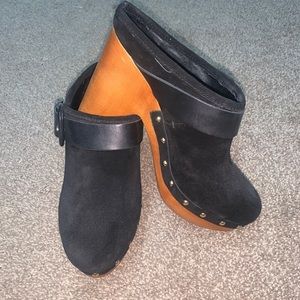 Vince Camuto Clogs-Black